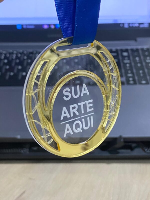 Medalha em Acrílico Espelhado e cristal